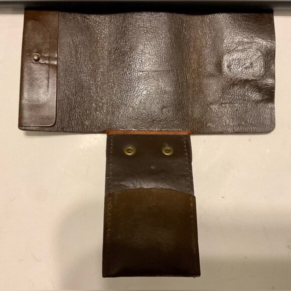 Vintage AMITY key case holds 6 brown cowhide - Picture 6 of 9